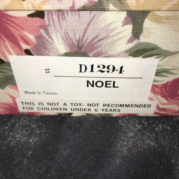 Studio Edition Noel Doll - Picture 2 of 3